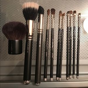 *11 AUTHENTIC MAC brushes* MOVING SALE*FINAL PRICE
